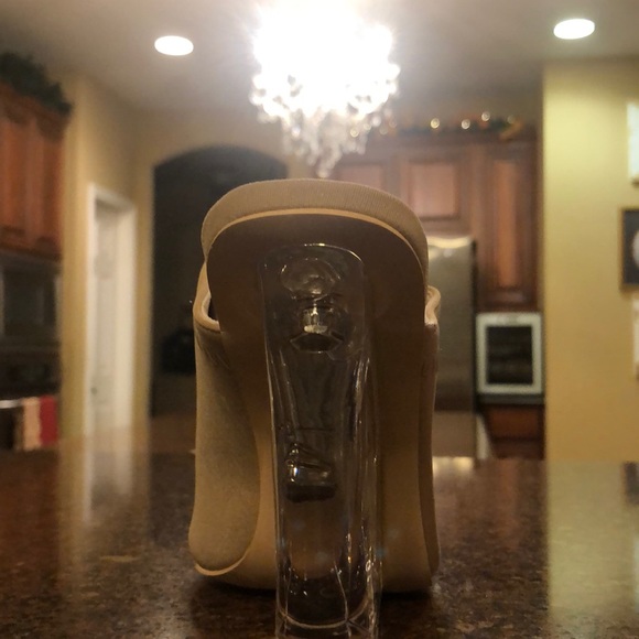 NEW Clear pointed toe wedge - Picture 4 of 7